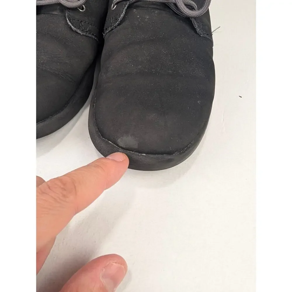 UGG Youth 5 Black Canoe Suede Chukka Boots